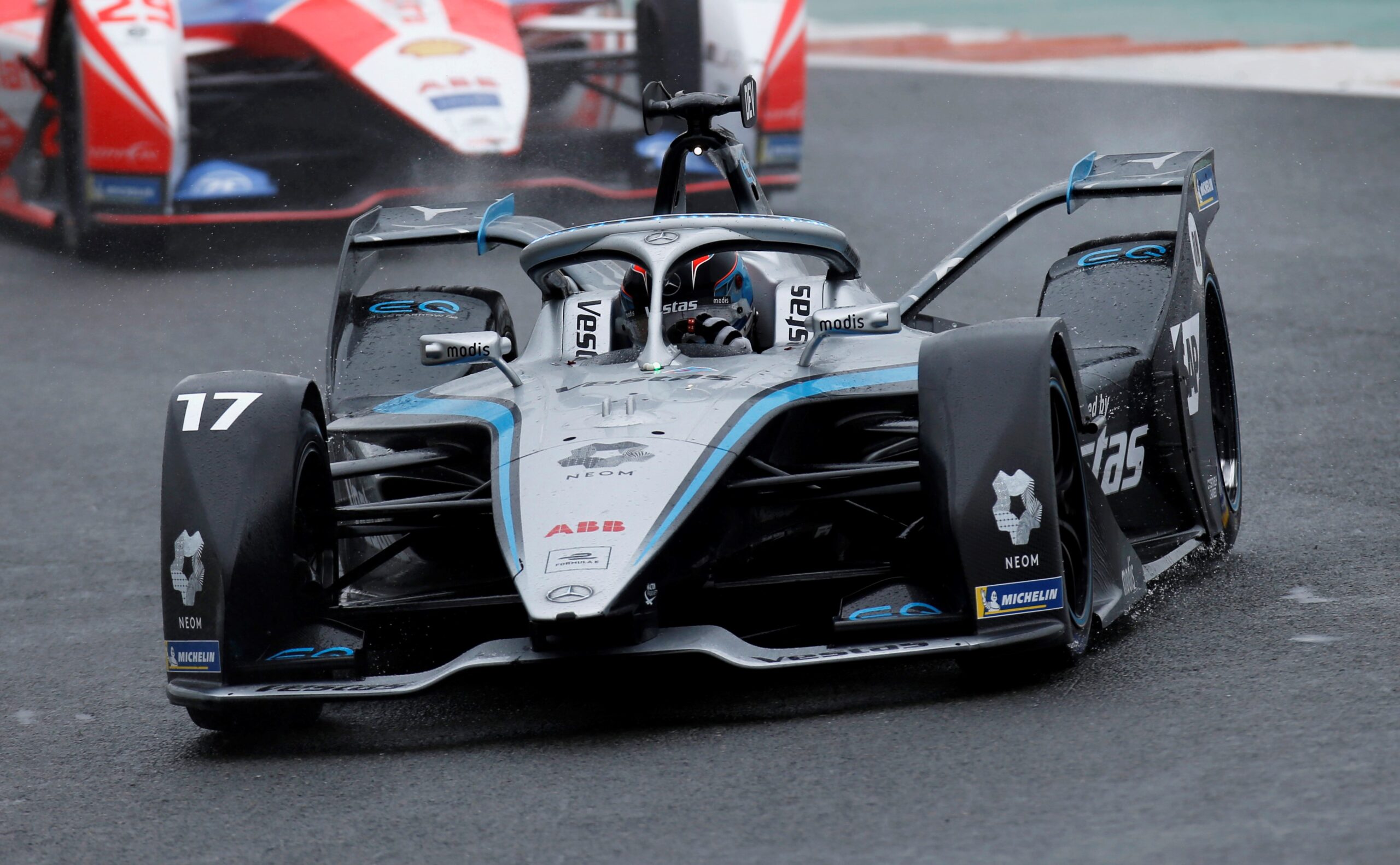 Gara E-Prix di Valencia di Formula E: Vince de Vries con la sua Mercedes in una gara pazza.
