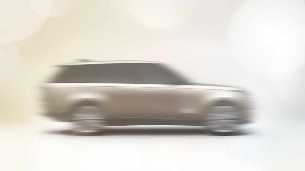 Nuova Range Rover 2022: debutto previsto per il 26 ottobre.