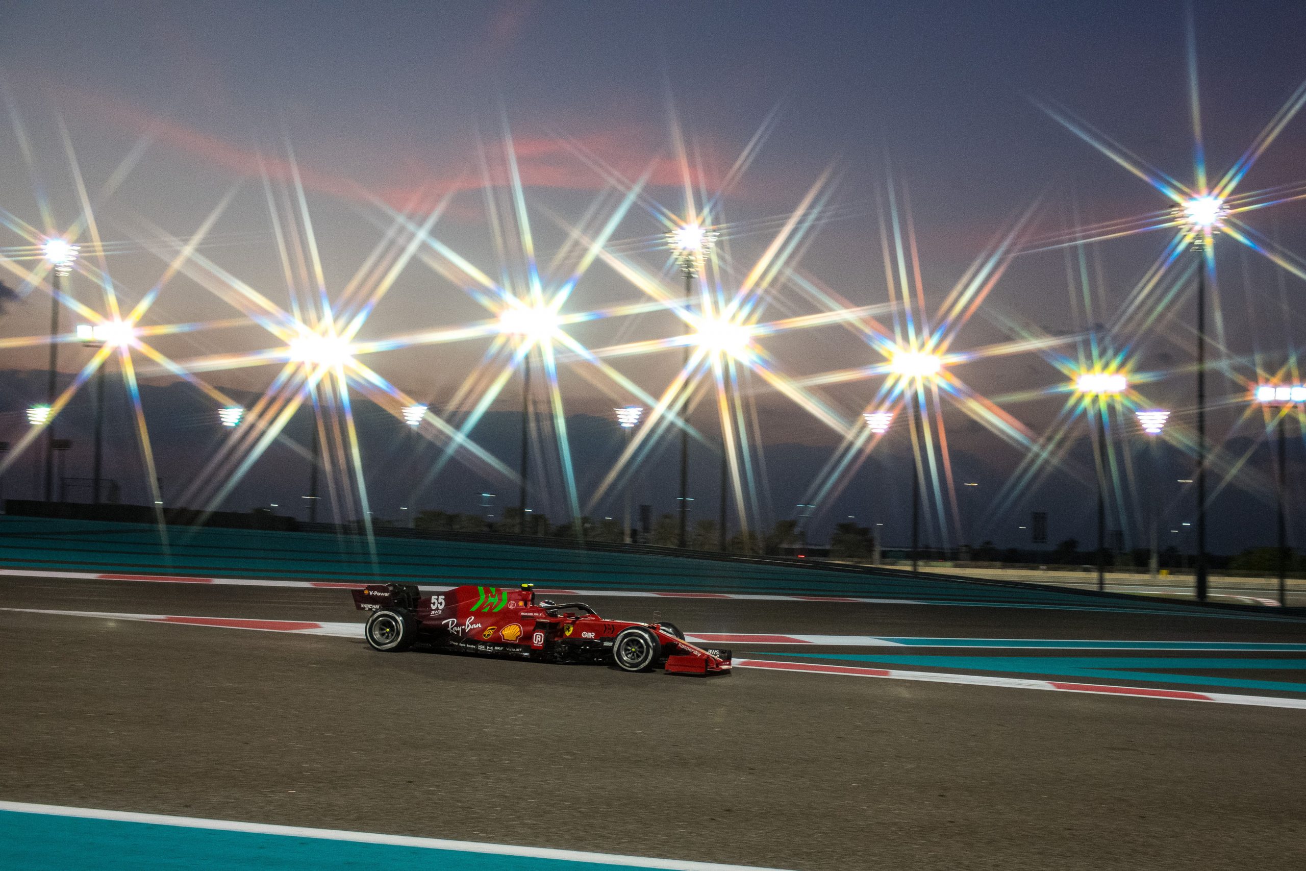 Carlos Sainz sul Gp di Abu Dhabi 2021: “Bel modo di chiudere il mio primo anno con Ferrari!”.