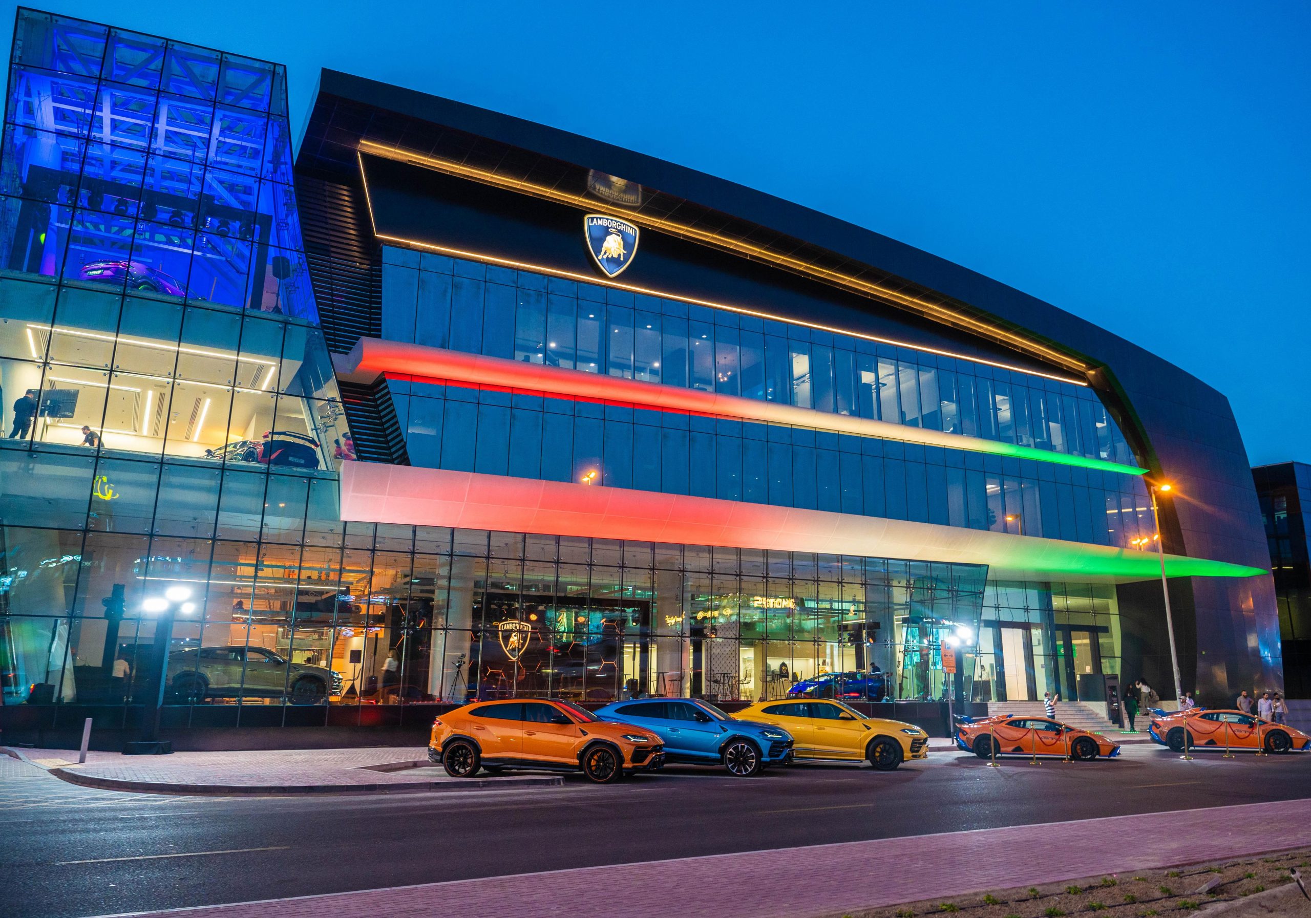 La più grande concessionaria Lamborghini a Dubai.