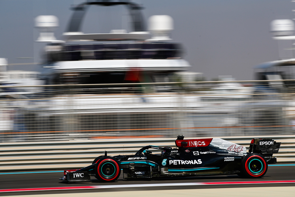 FP3, Gp Abu Dhabi 2021: Hamilton il più veloce, Verstappen 2°. Ferrari 8° e 10°.