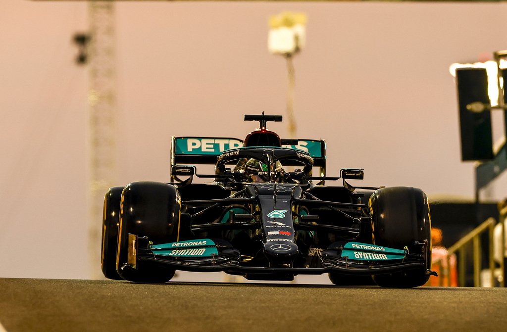 Gp Abu Dhabi 2021: Mercedes protesta, il mondiale di Verstappen è a rischio.