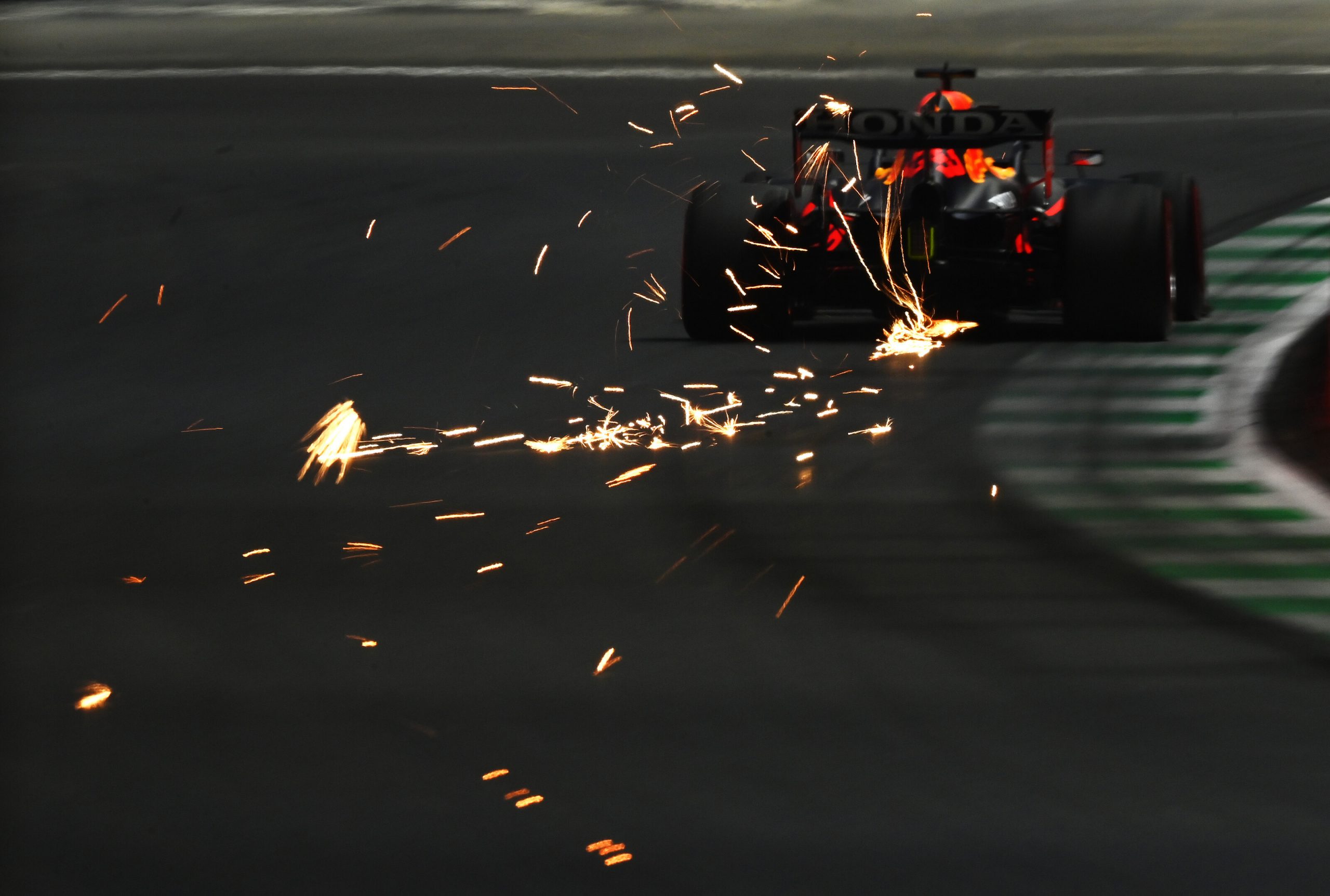 FP3, Gp Arabia Saudita: Lampo Verstappen, Hamilton secondo. Ferrari 7° e 8°.