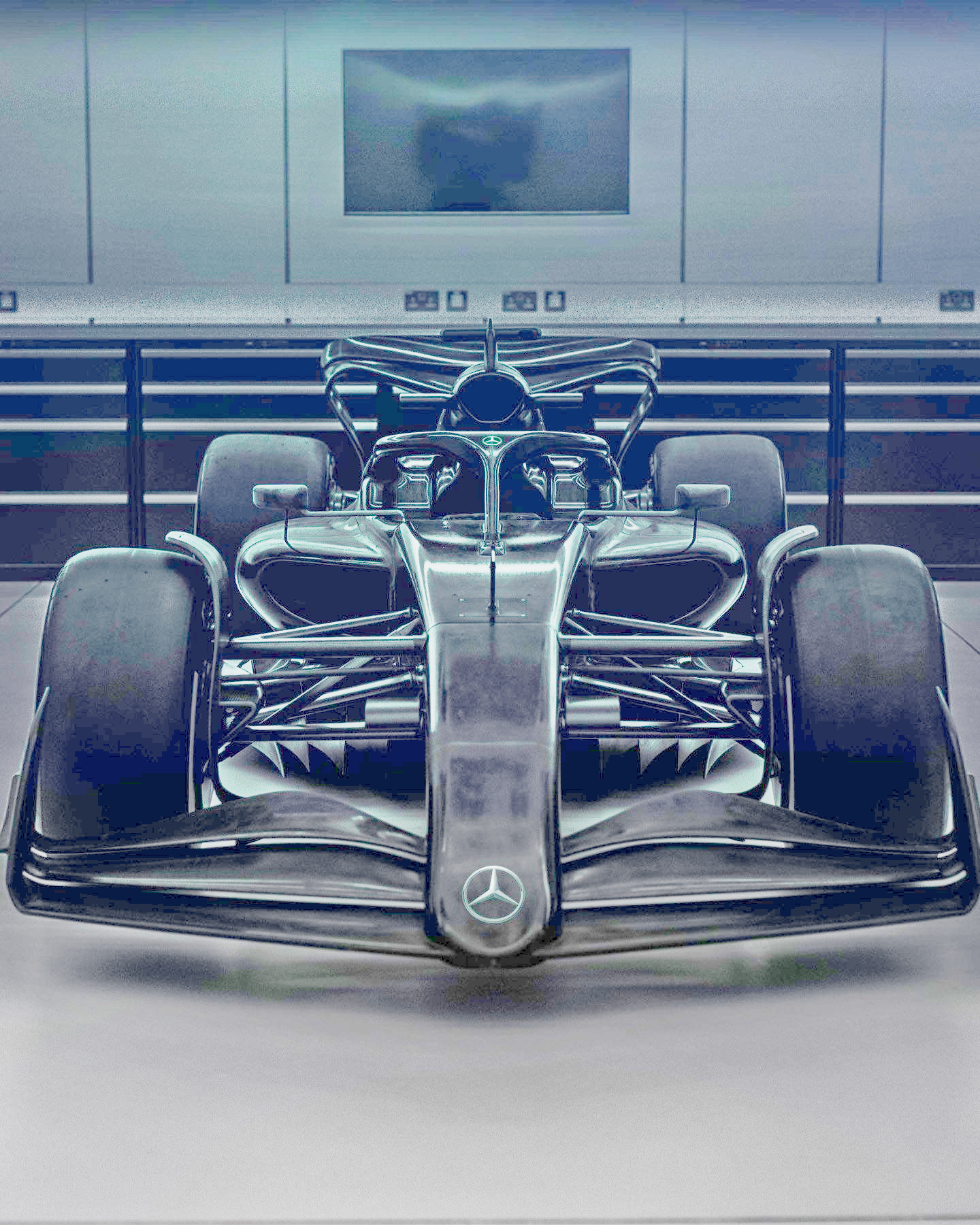 Mercedes F1 accenna la monoposto 2022 nei social.