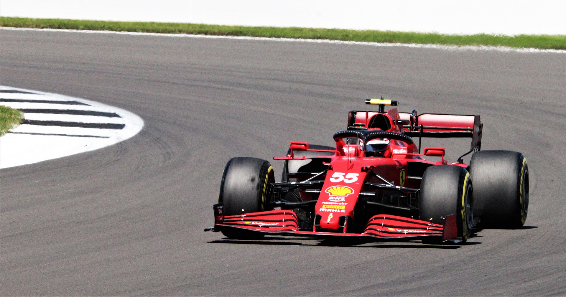 Ferrari: Leclerc e Sainz già in pista questa settimana.