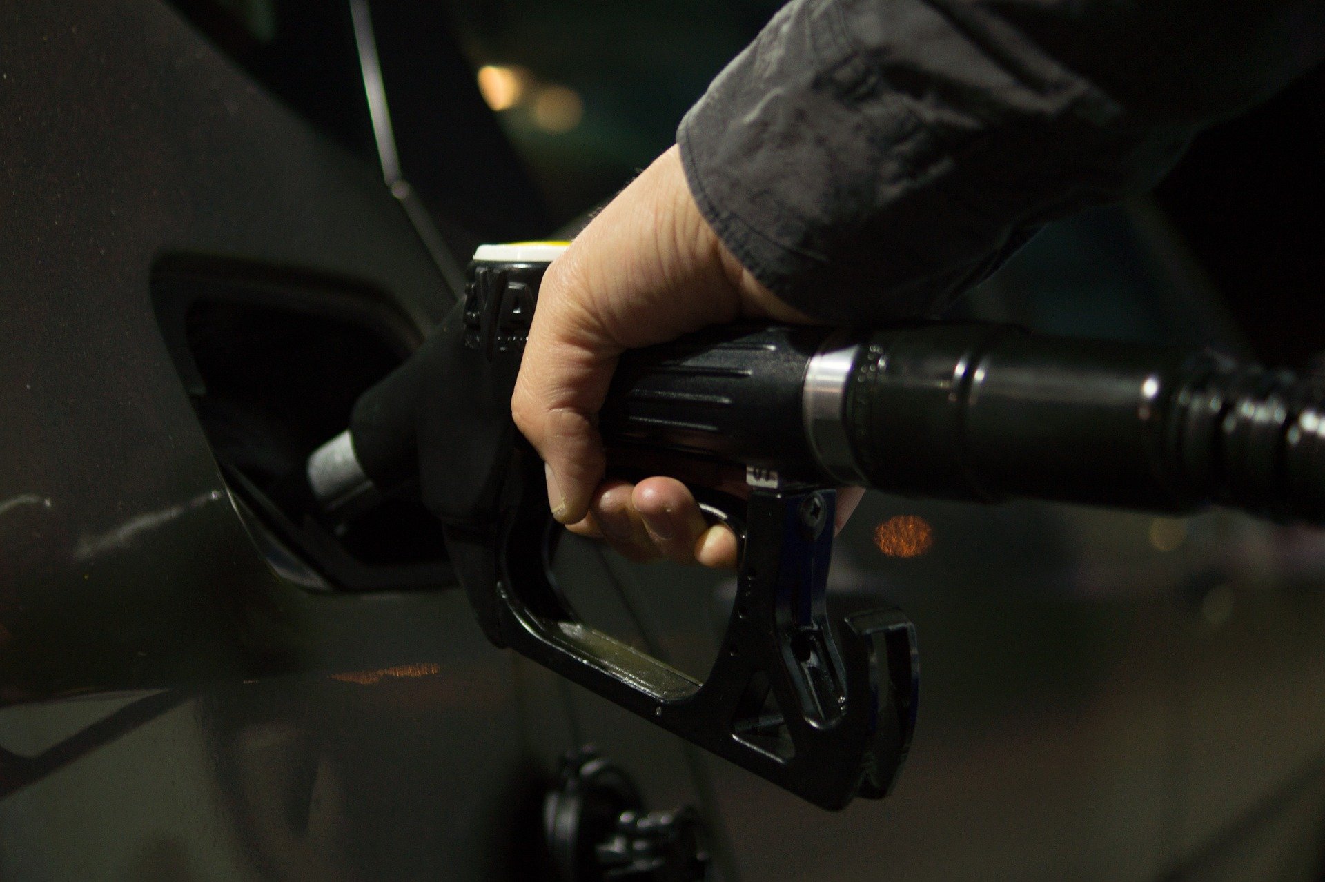 Prezzi del carburante a Dicembre 2021: Benzina, Gasolio e GPL.