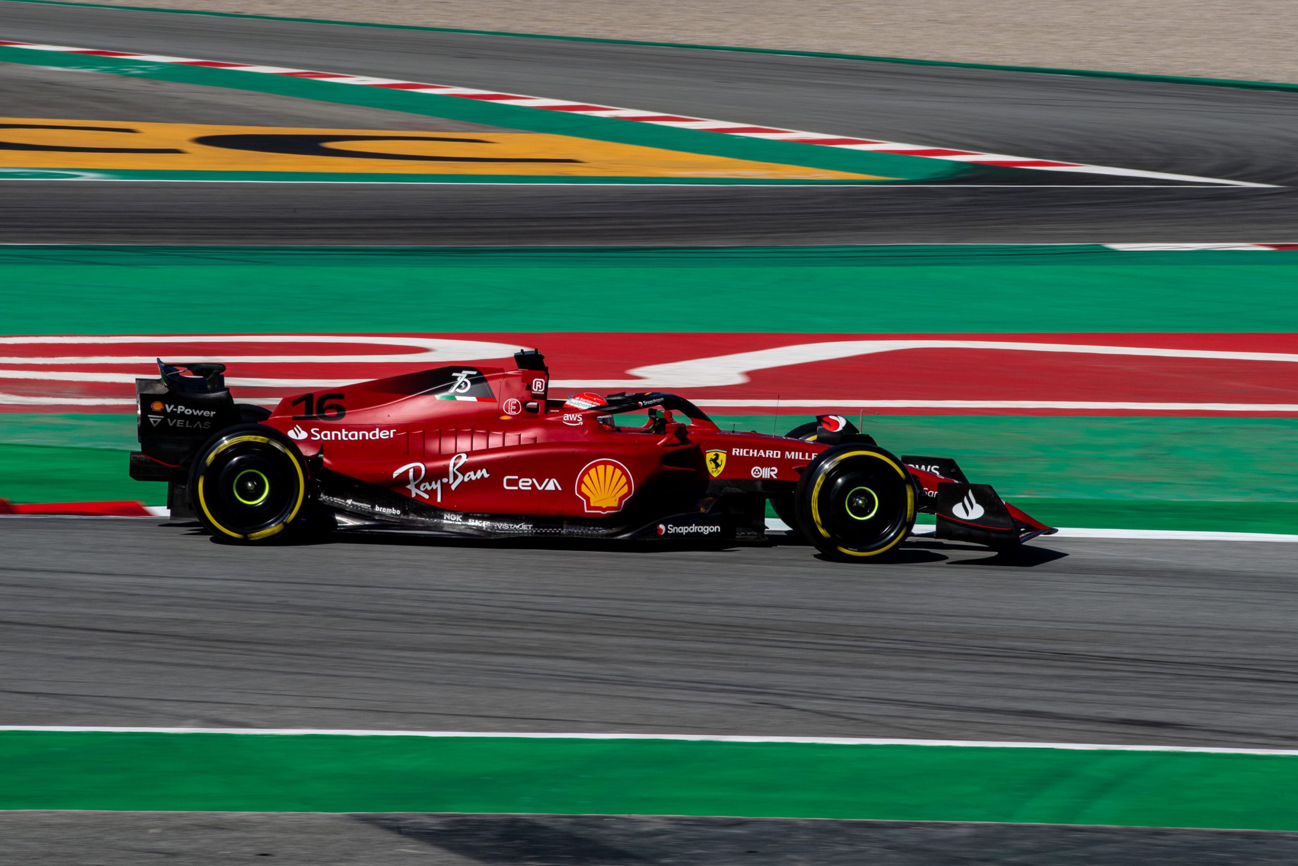 Test Spagna di F1 2022, Ferrari in forma e affidabile.