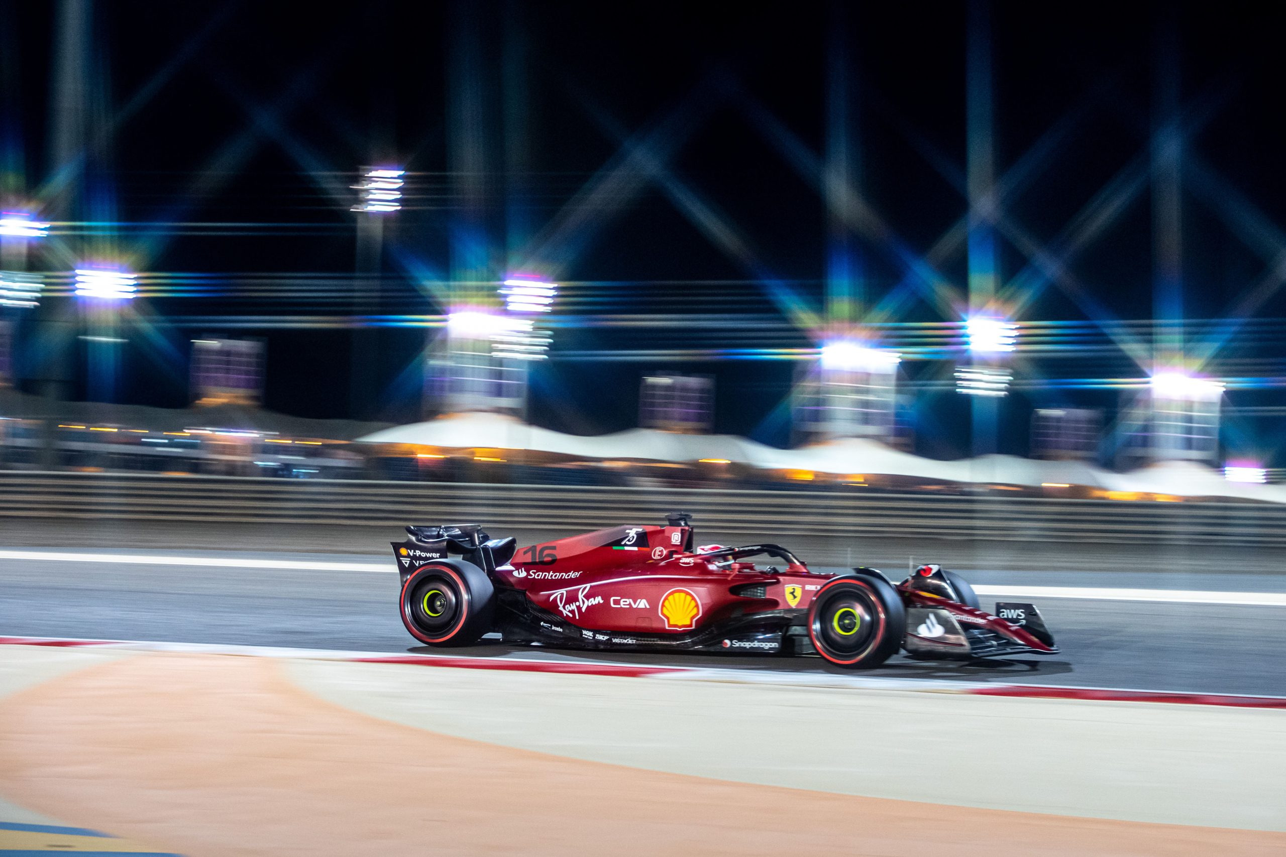Qualifica, Gp Bahrain 2022: Leclerc in pole position. La Ferrari ritorna!
