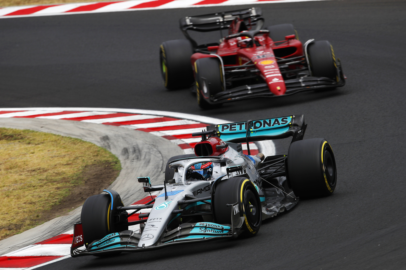 Gp Ungheria 2022: Risate di Verstappen e Hamilton sulla Ferrari