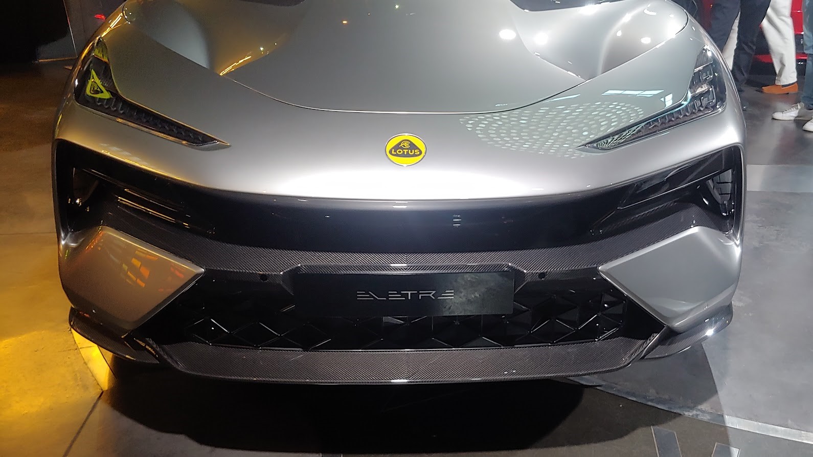 Lotus Eletre, il nuovo Hyper SUV visto dal vivo