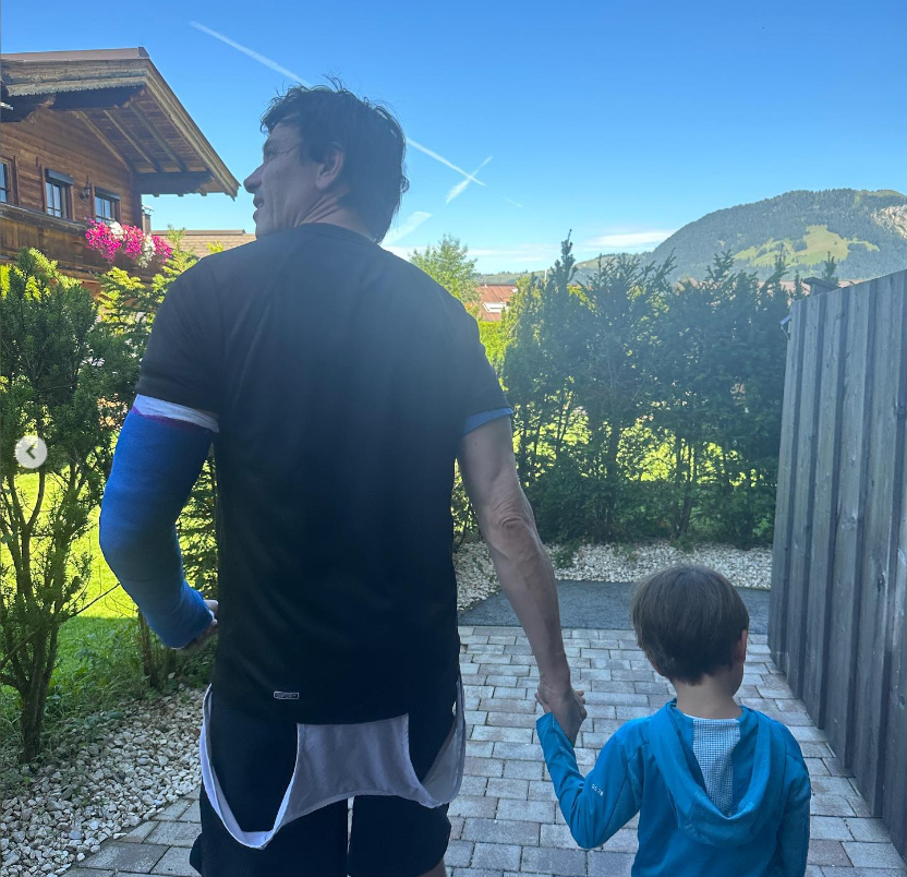 Infortunio per Toto Wolff, incidente in bici.