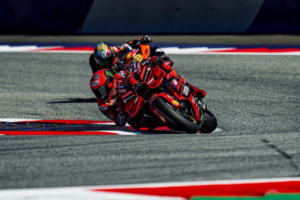 Gara Austria MotoGp 2023: Pecco Bagnaia domina, Bezzecchi sul podio.