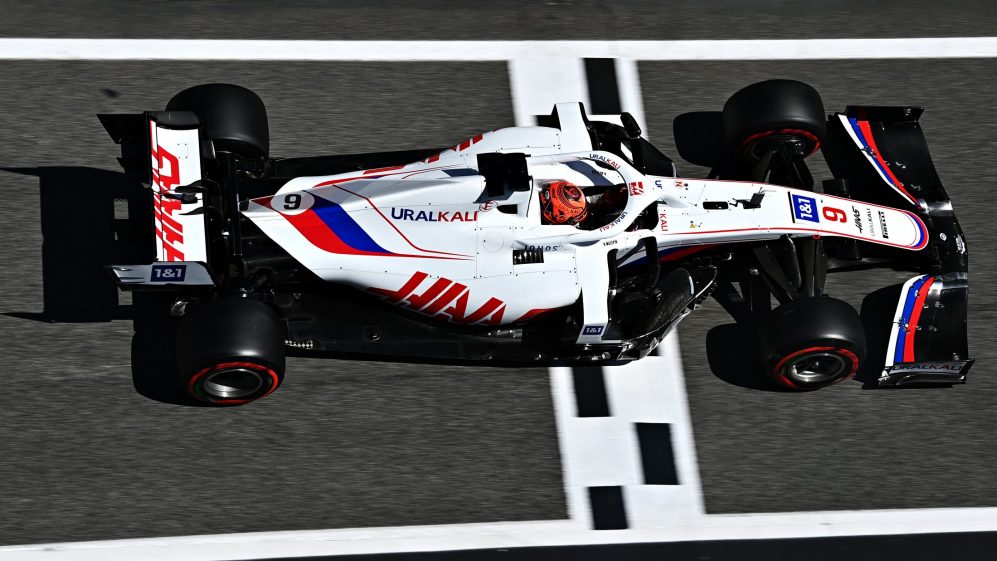 Mazepin penalizzato per  aver bloccato Norris in qualifica.