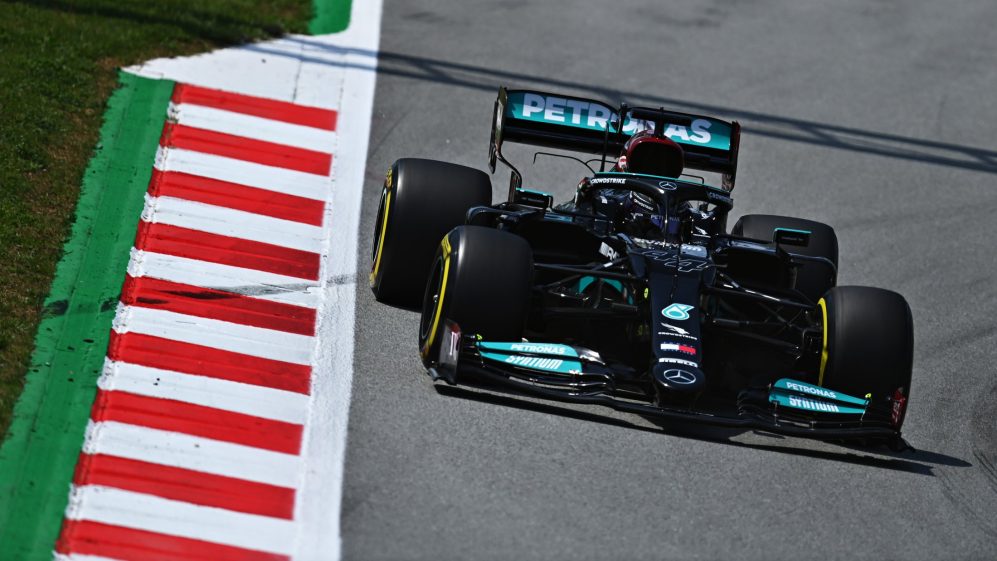 Gp Spagna di F1: Hamilton vince con un sorpasso pazzesco, Ferrari 4° e 7°.
