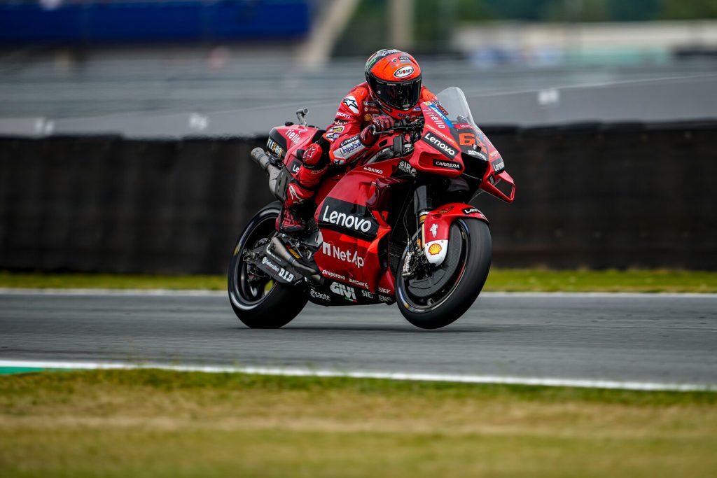 Qualifica, Gp Assen 2022: Bagnaia ancora in pole, prima fila per Quartararo e Martin.