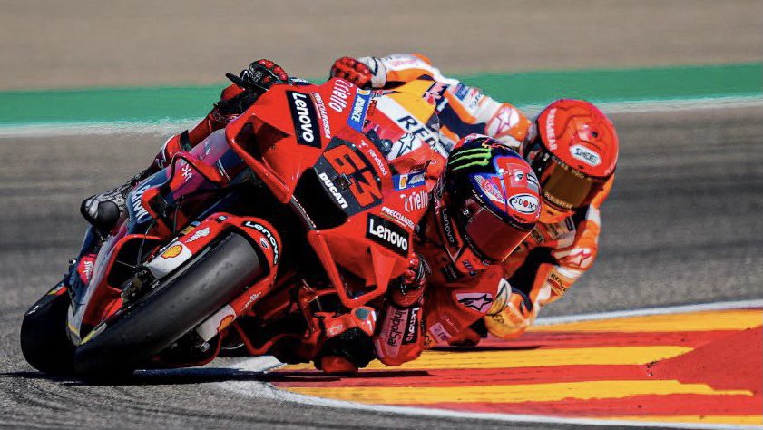 Gp di Aragon, risultati gara: Bagnaia vince, davanti a Marquez. Prima vittoria per Pecco.