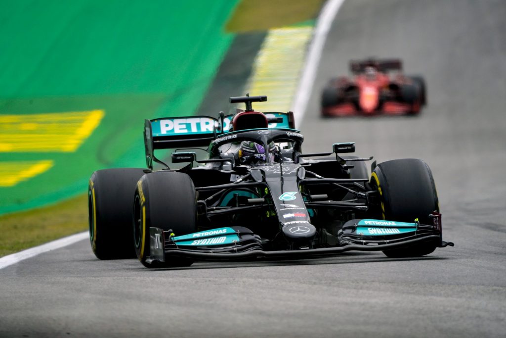 Qualifica, Gp Brasile: Hamilton davanti a tutti. Ferrari 6° e 7°.