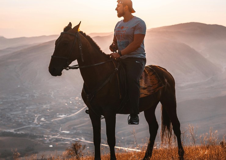 Andare a cavallo - pexels - automotore.it