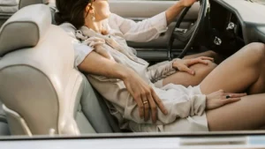 Coppia-in-auto-automotore