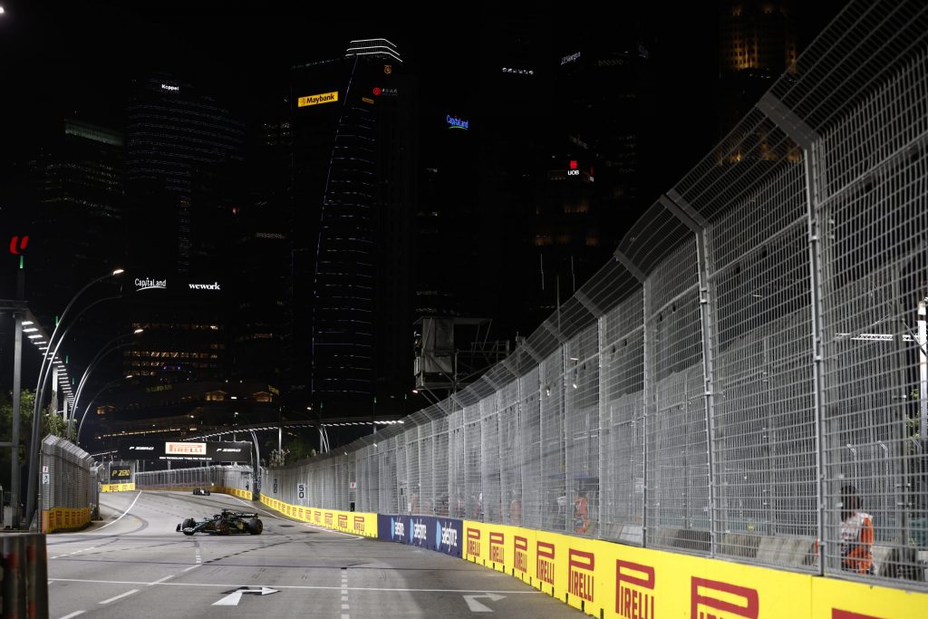 Oscar Piastri rinnova con McLaren fino al 2026.