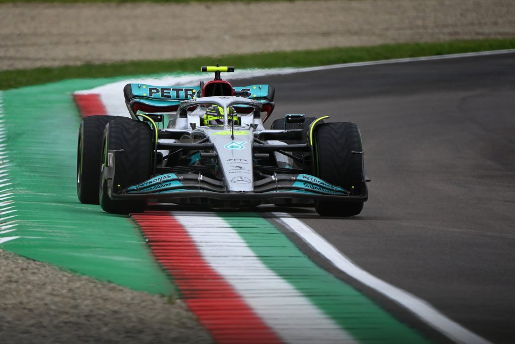 Mercedes persa nel 2022: “Lewis, scusa per quello che hai dovuto guidare”. – Automotore.it