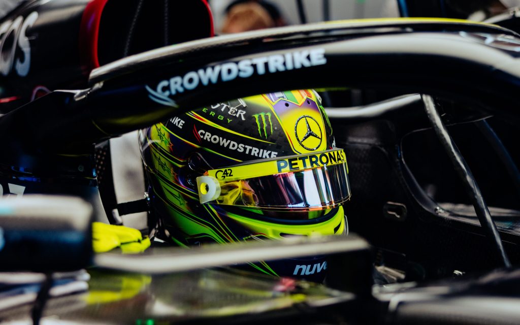 Hamilton in Pole Position, la reazione del team di F1.