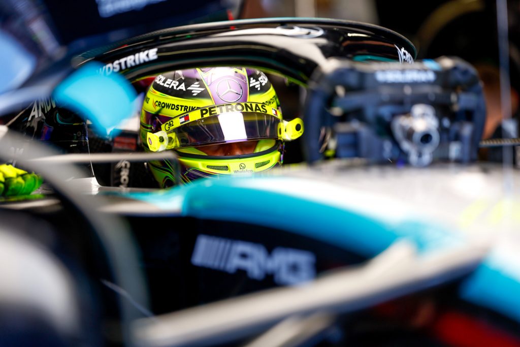 F1 – Lewis Hamilton a Hot Ones: “Silverstone è poesia in movimento”