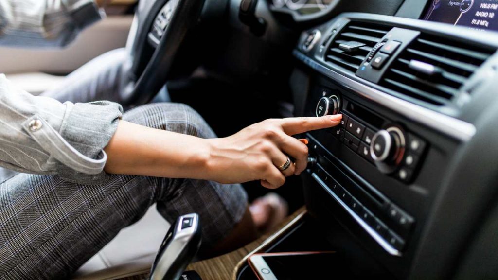 Musica in auto - fonte Freepik - automotore.it