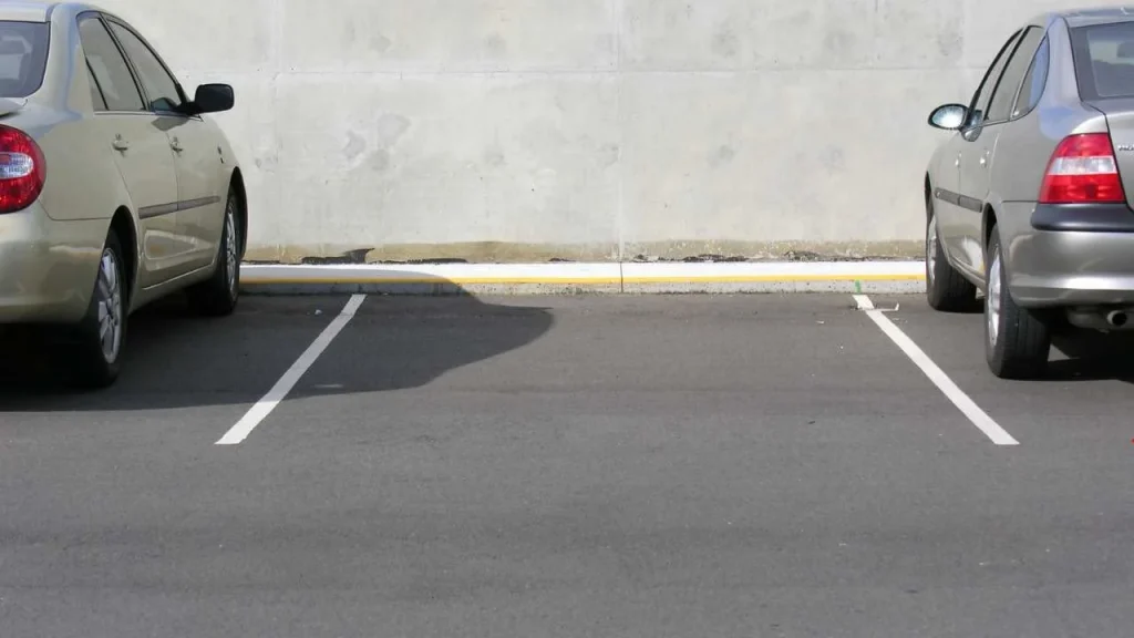 Parcheggio-striscia- automotore
