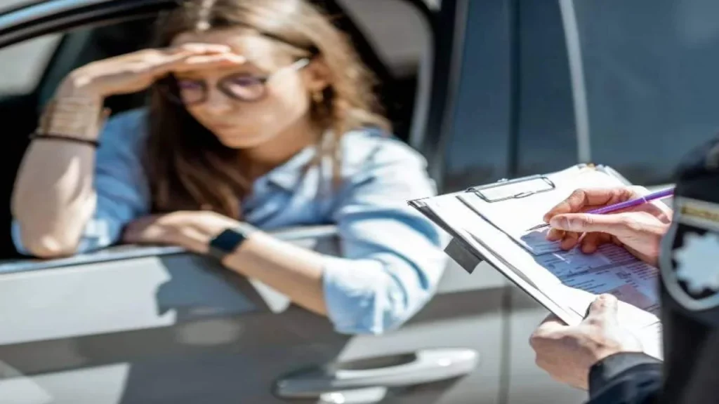 “Patente e libretto, prego”: no, non più, è ufficiale: dal 1 Ottobre ti serve la RICEVUTA di TRANSITO I Se non sai cos’è, peggio per te: multa da infartare