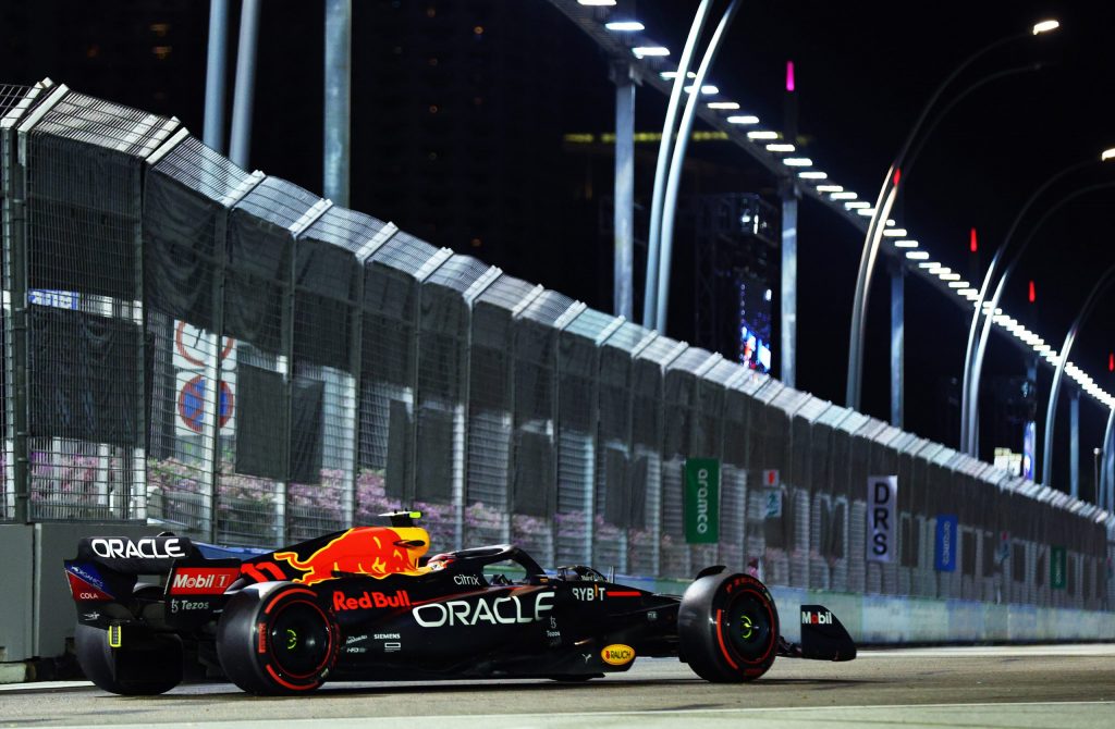 Gara, Gp Singapore F1 2022: Perez vince ma è sotto investigazione, secondo Leclerc.