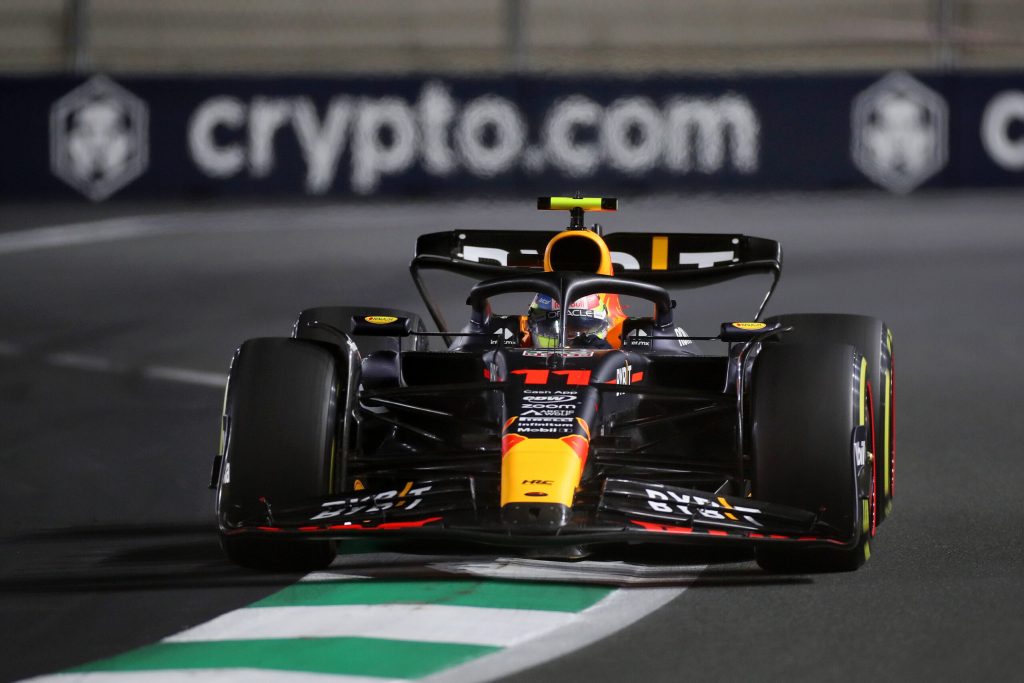 Gara Jeddah F1 2023: Sergio Perez domina, doppietta Red Bull. Ferrari 6° e 7°.