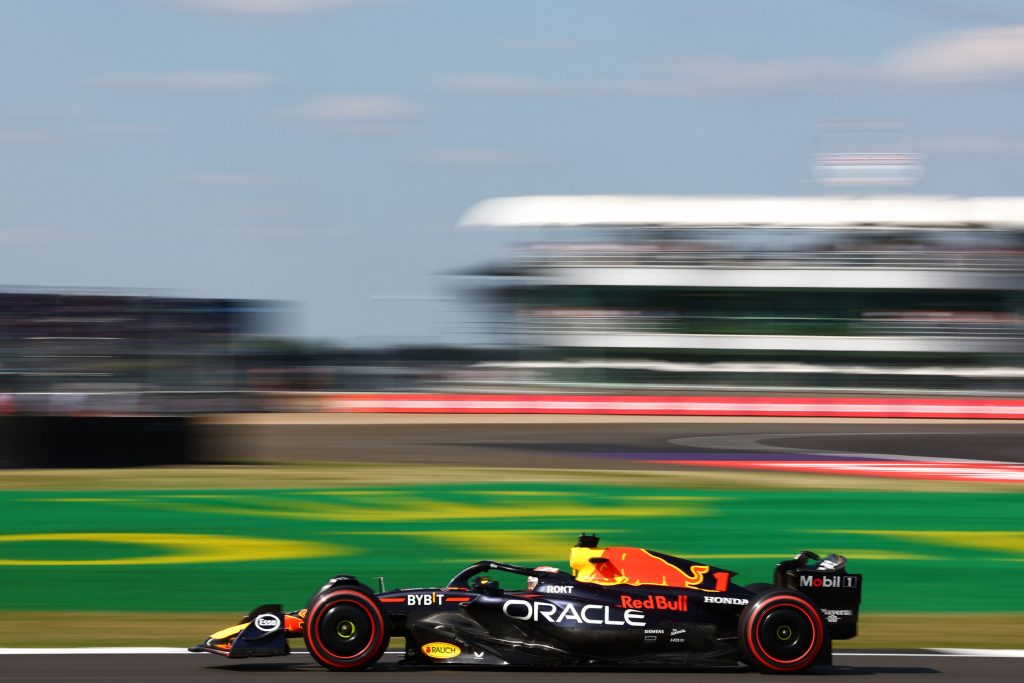FP2 Silverstone F1 2023: Verstappen il più veloce, Sainz vicino. Problemi per Leclerc.