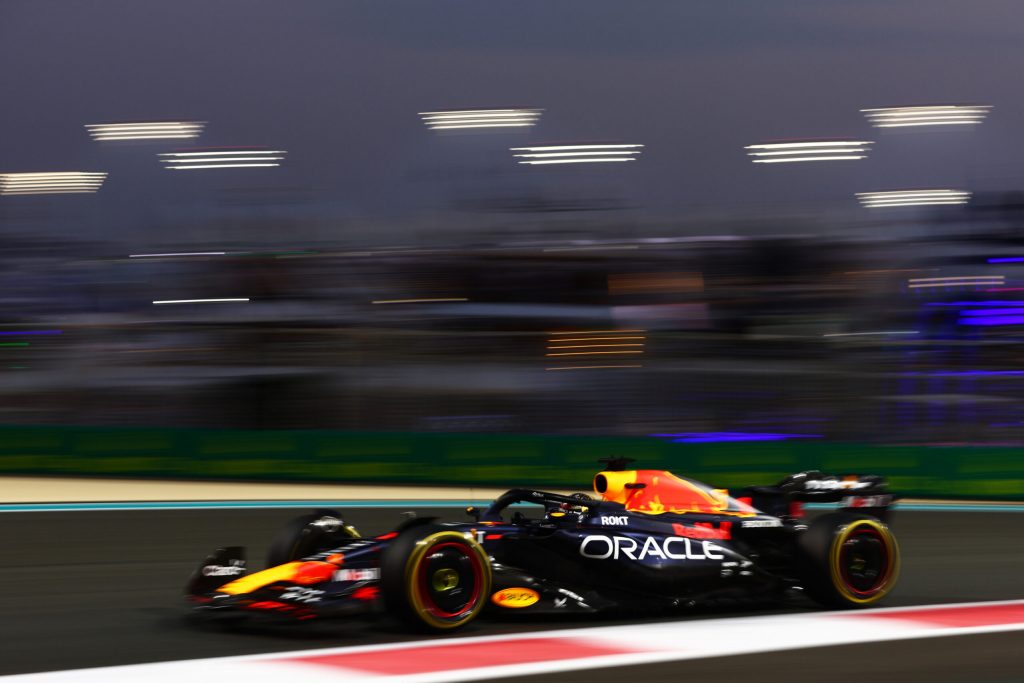 Qualifica Abu Dhabi 2023: Verstappen in Pole, Leclerc magico. Sainz fermo in Q1.