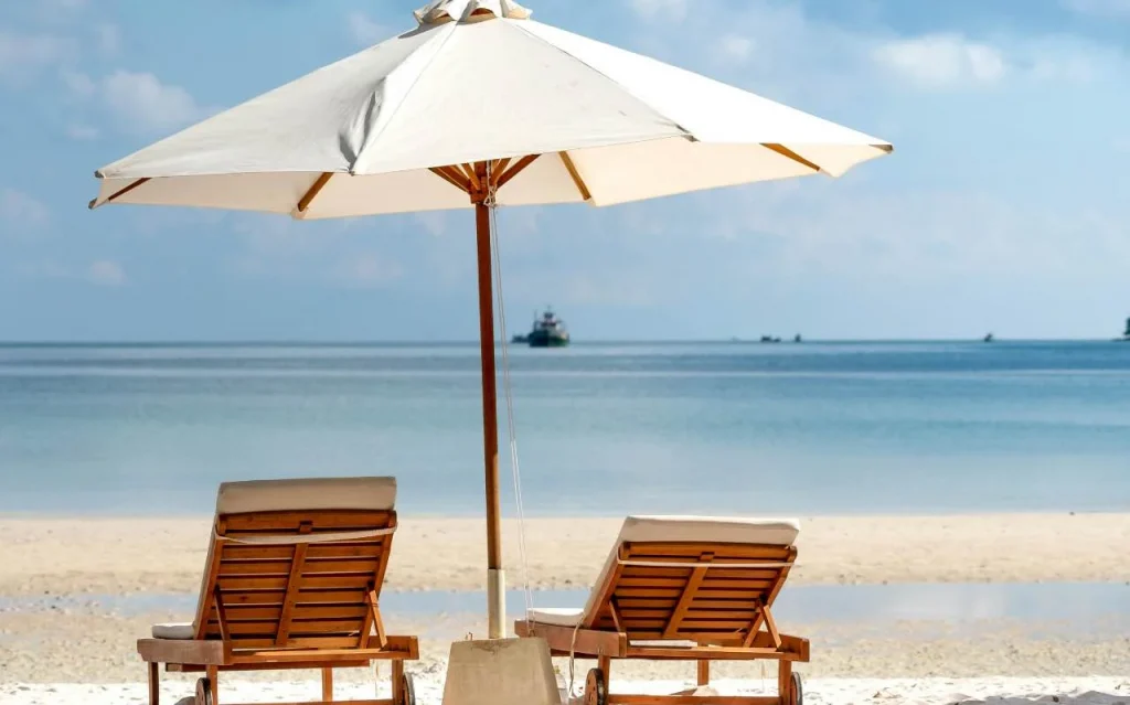 Spiaggia-estate-ombrellone-pexels- automotore