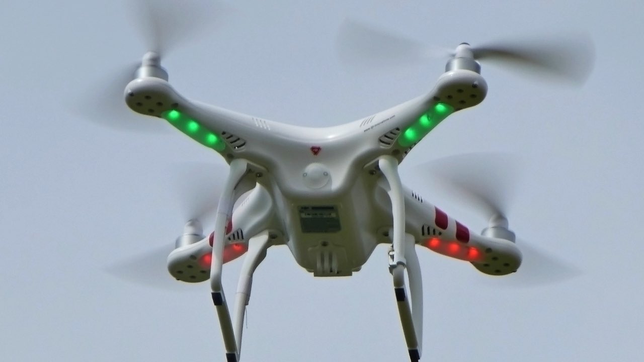 drone in volo - wikipedia - automotore