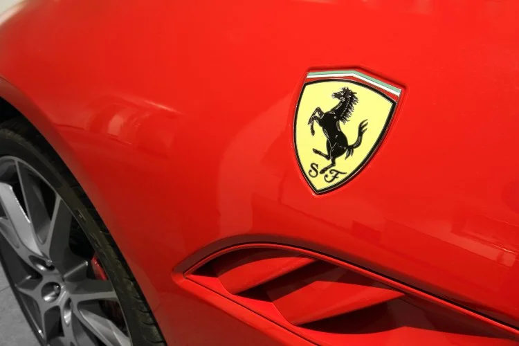 ferrari-cavallino-Depositphotos.com- automotore
