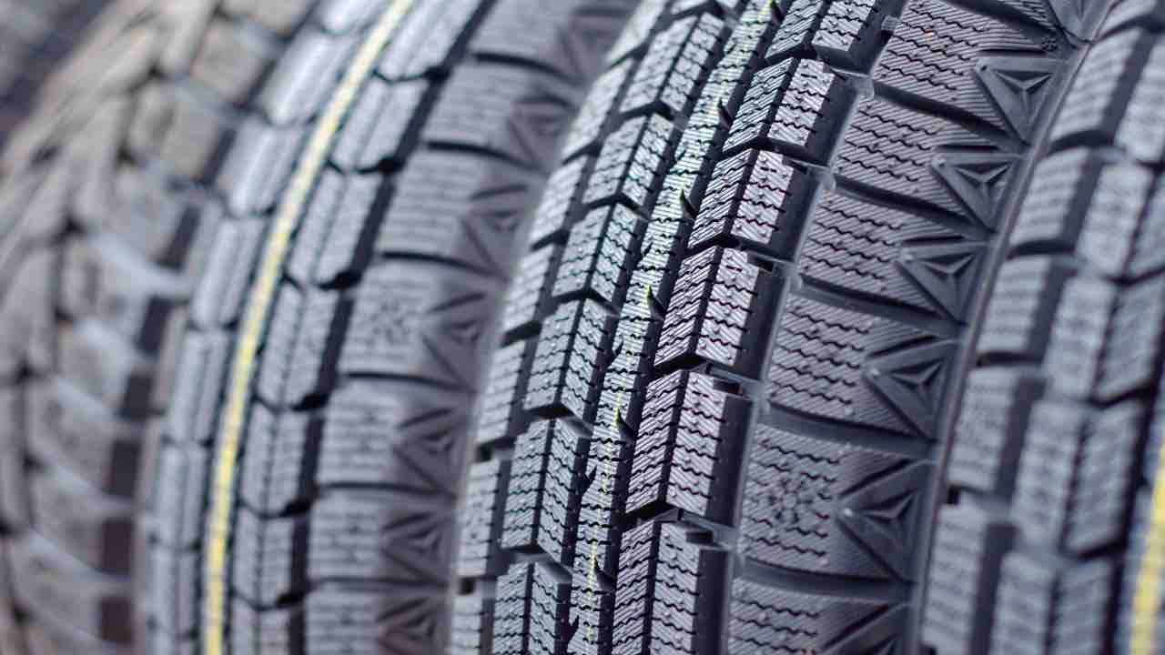 gomme-codice-Depositphotos.com-automotore