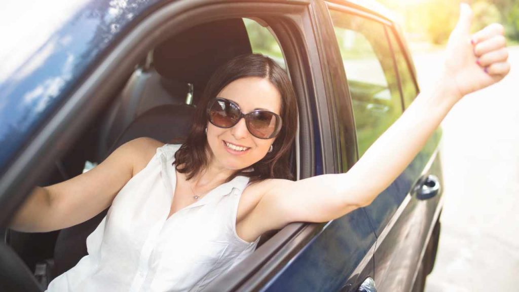 occhiali-da-sole-regole-da-tenere-in-auto-Depositphotos.com- automotore