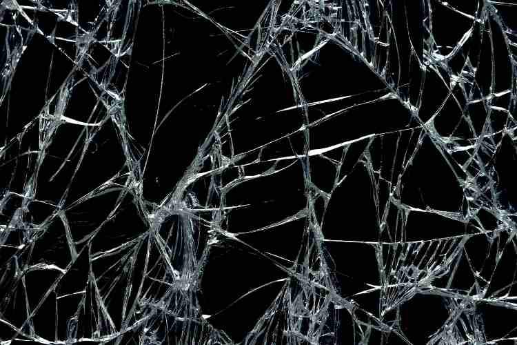 vetri-rotti-Depositphotos.com - automotore