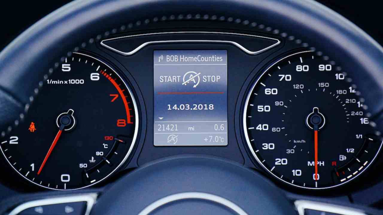 NUOVO ISA OBBLIGATORIO | il limitatore UE che “ti riporta” al limite di velocità ; quando si attiva davvero sull’auto